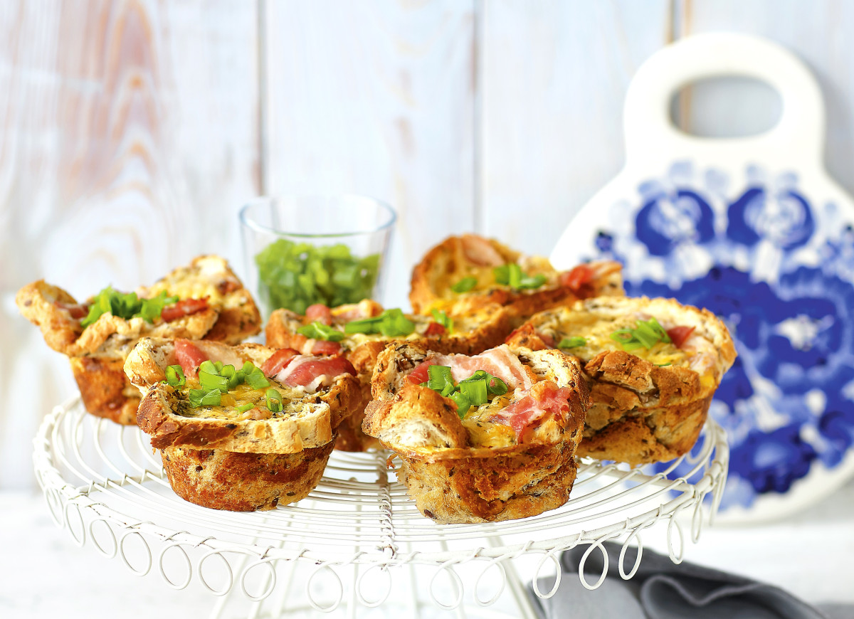 Chlebowe muffiny z boczkiem