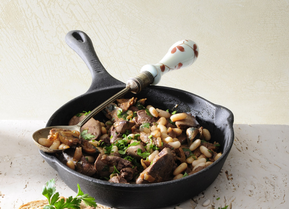 Fasola z wątróbką i podgrzybkami