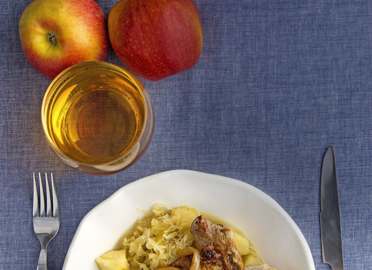 Schab z kością marynowany w cydrze