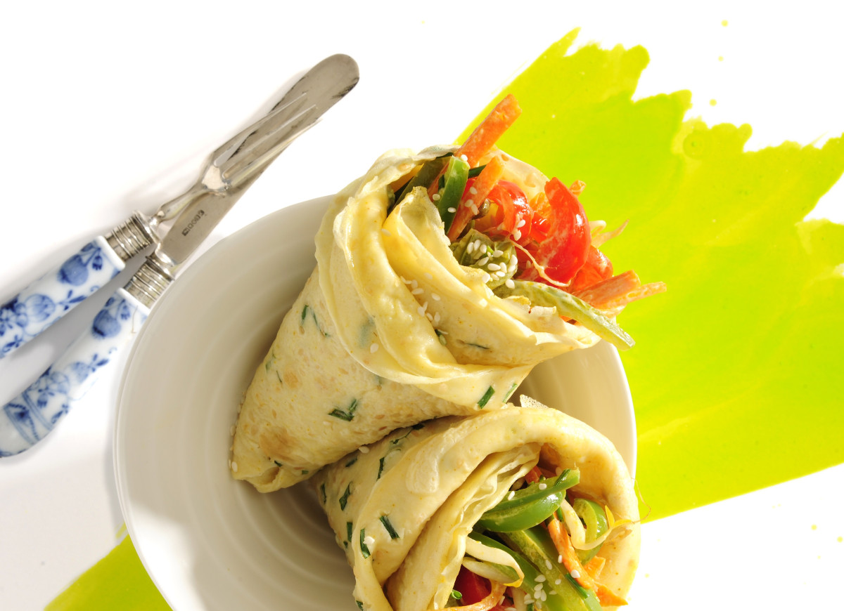 Naleśniki sezamowe ze szczypiorkiem i warzywami