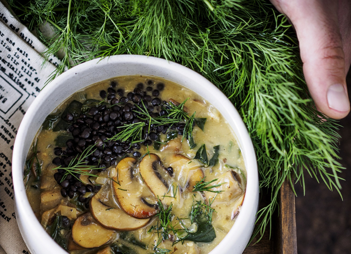 Wegański gulasz z pieczarek