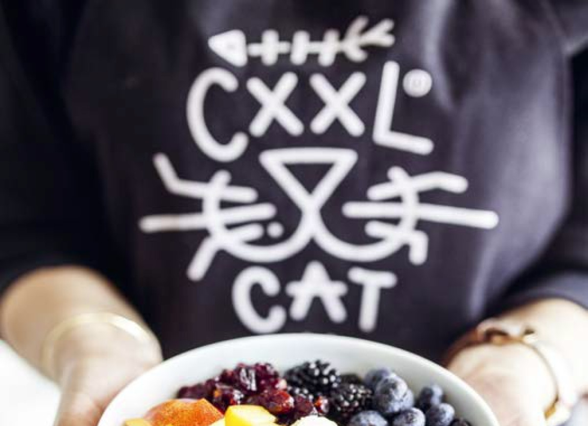 Wegańska, bezglutenowa "owsianka" z niepalonej gryki i migdałów