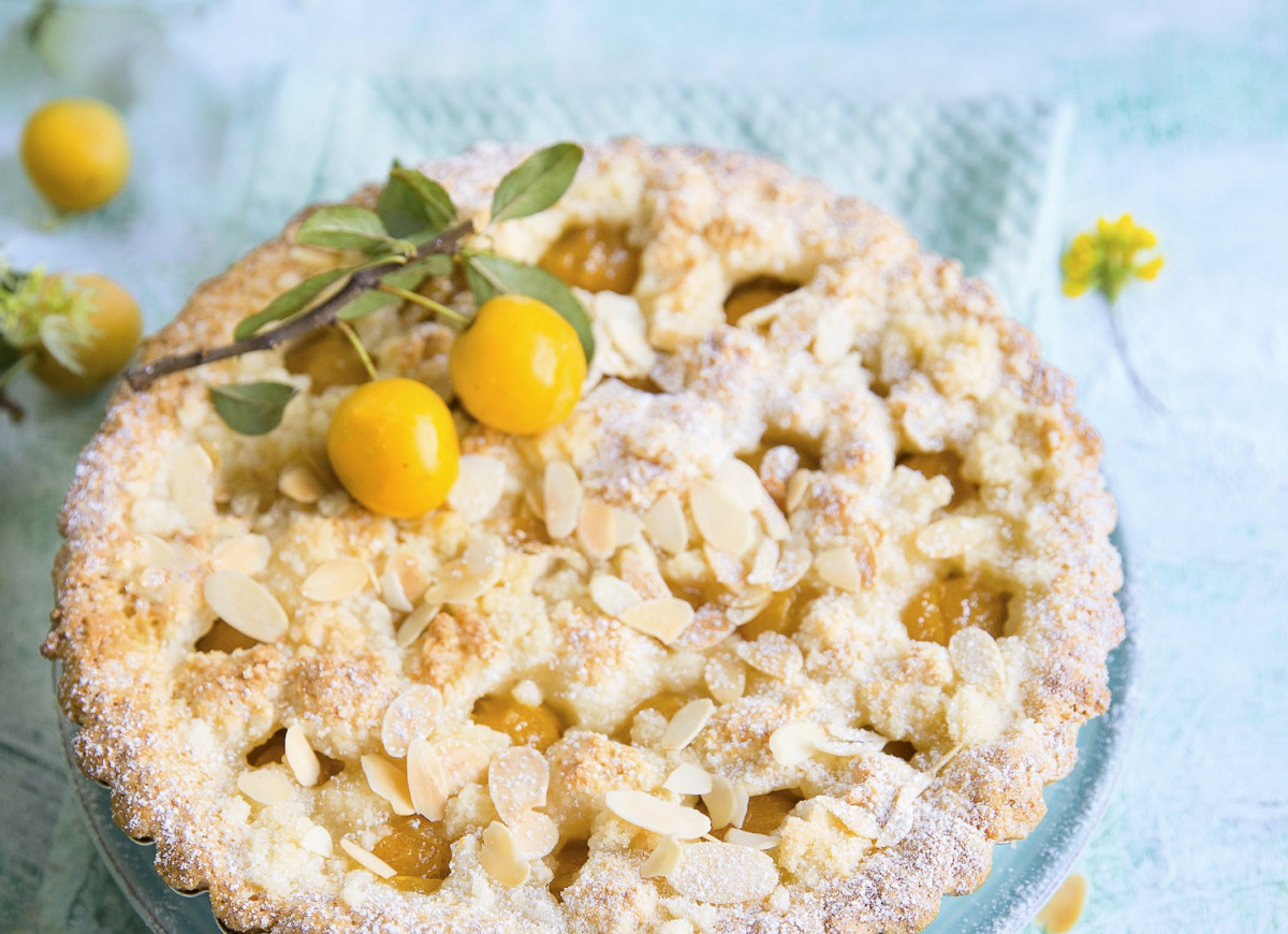 Kruchy placek z mirabelkami i kruszonką