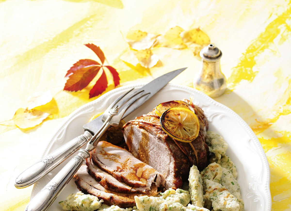 Kopytka kładzione z koperkiem i pieczenią cielęcą