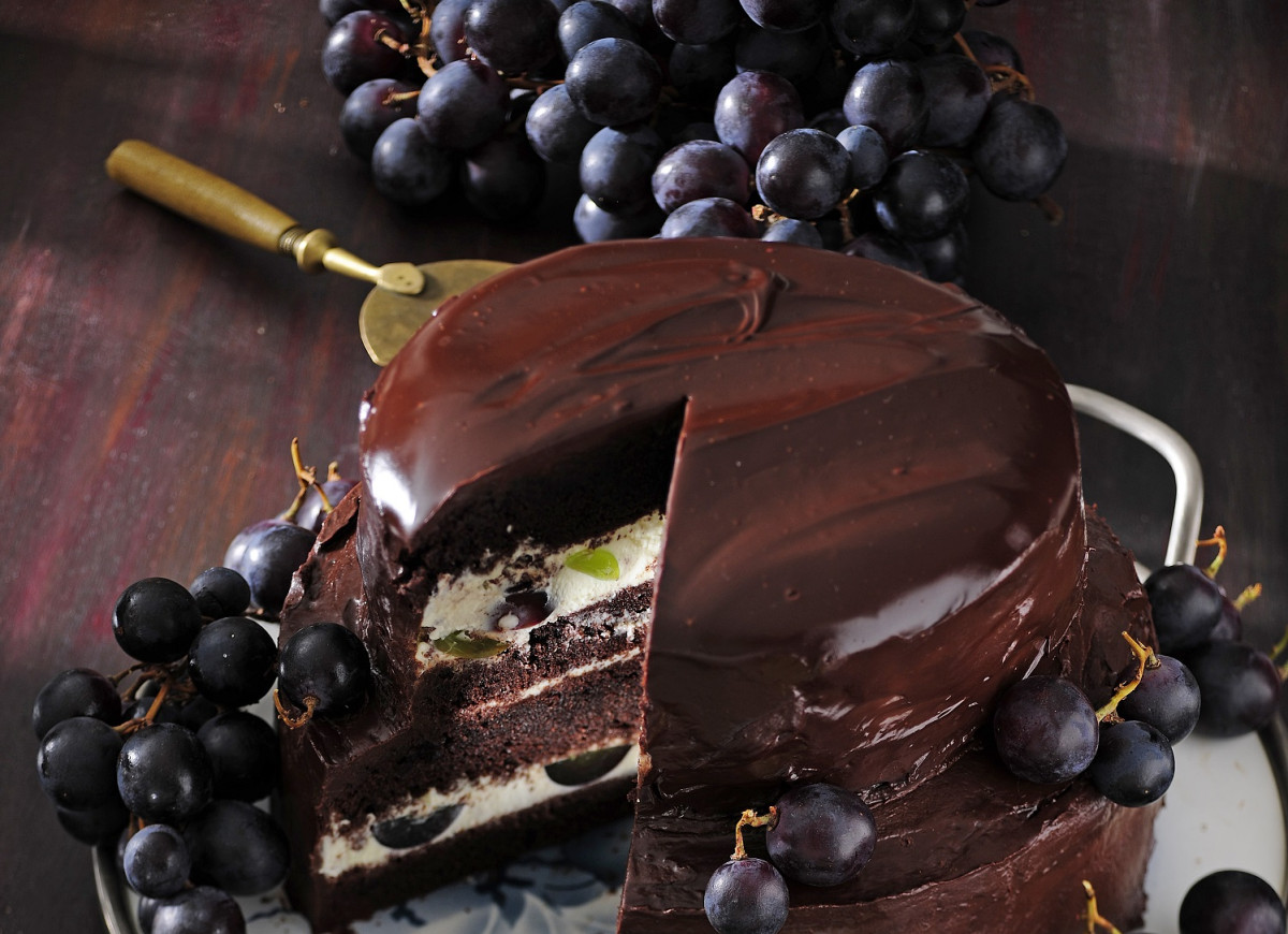Tort czekoladowy z wiogronami