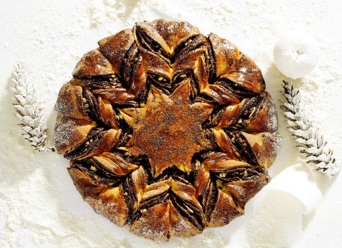 Wigilijna gwiazda makowca - makowiec zawijany w kształcie gwiazdy