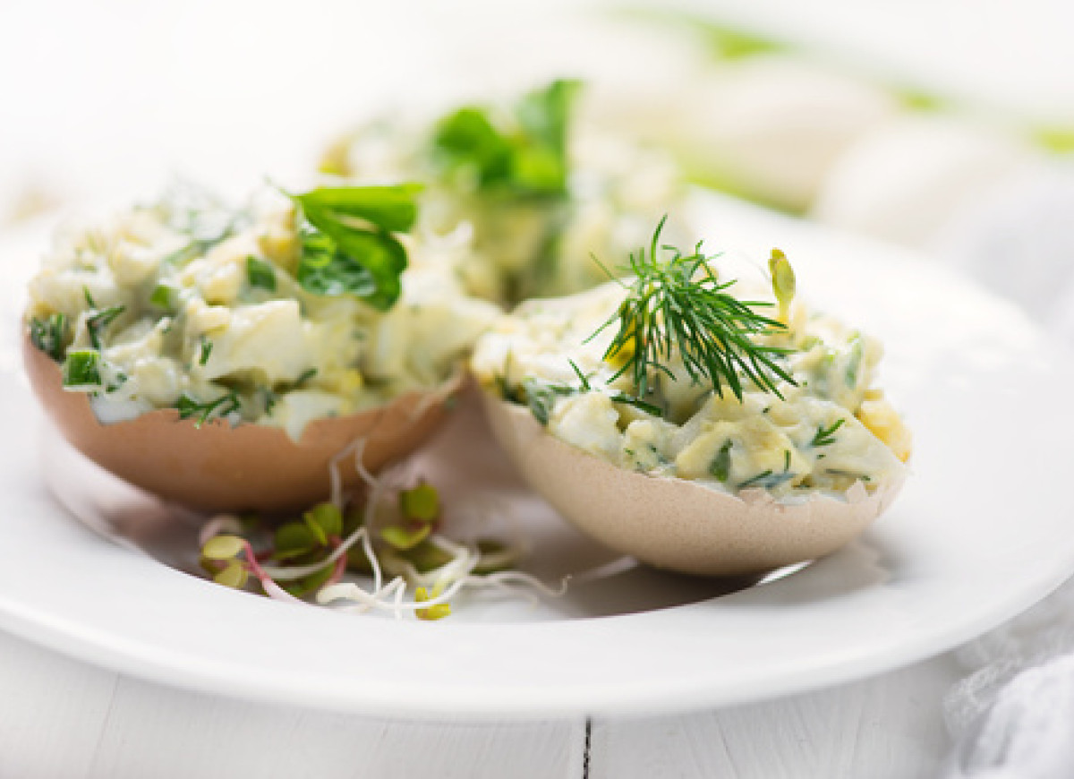 Jajka faszerowane w skorupkach