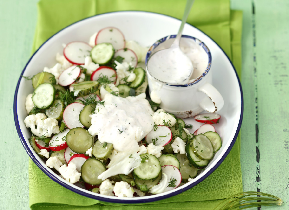 Chrupiąca sałatka ogórkowa z kalafiorem