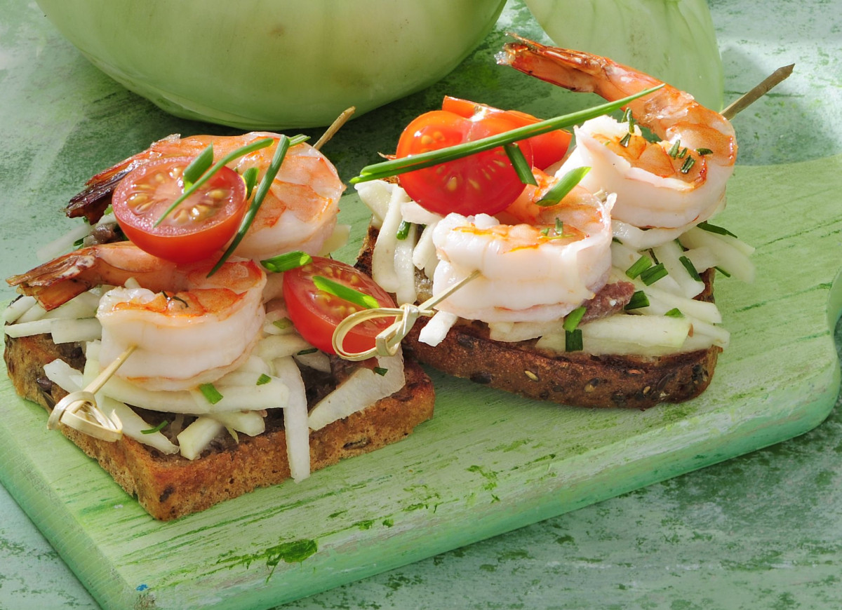 Krewetki z sałatką z kalarepy i anchois