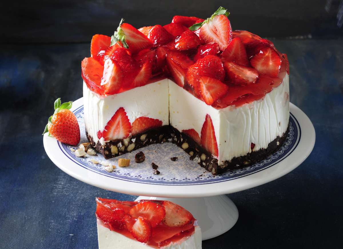 Sernik na zimno z truskawkami