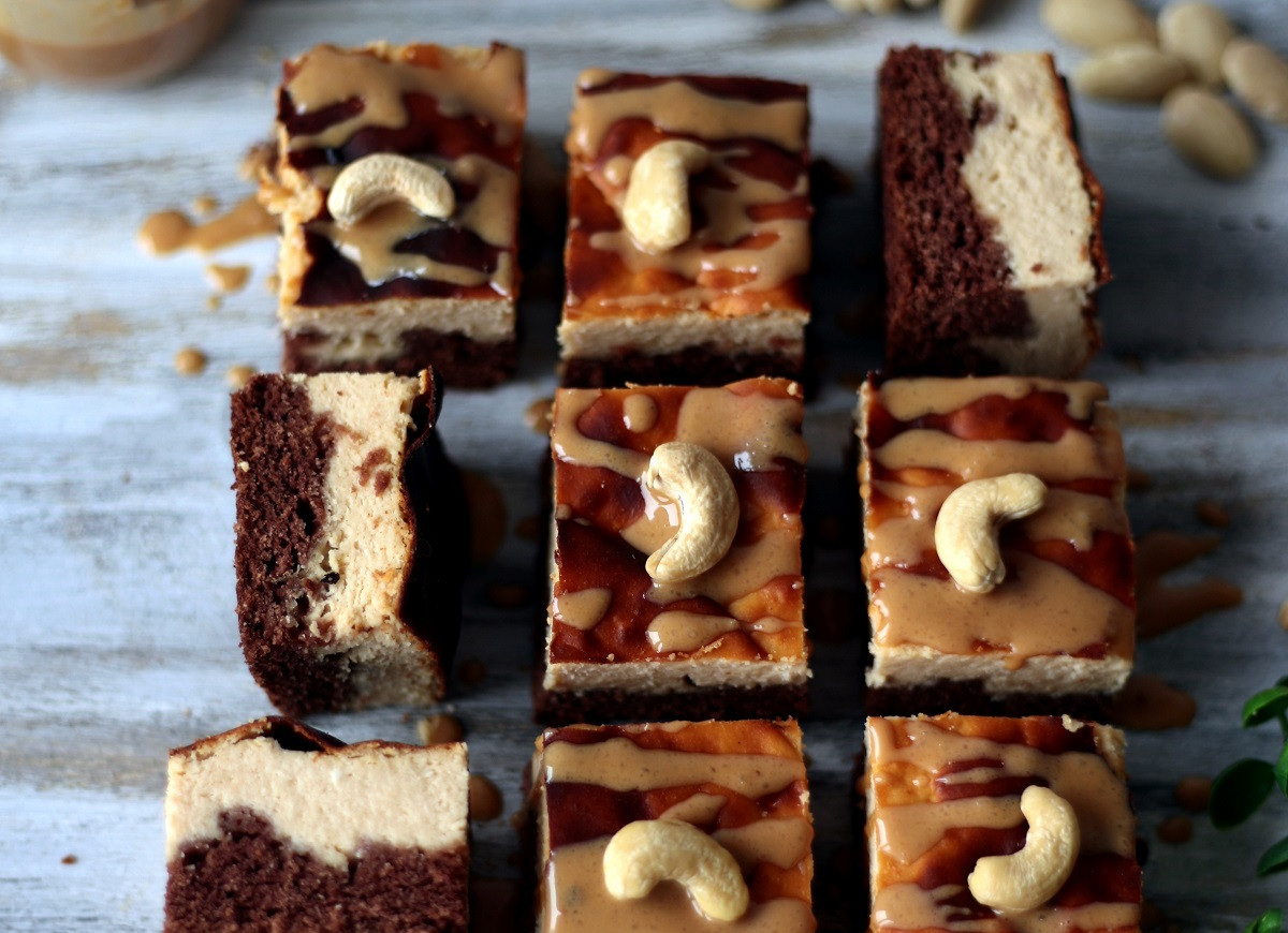 Sernik z masłem orzechowym