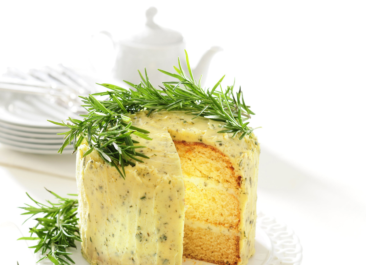 Tort maślano-rozmarynowy