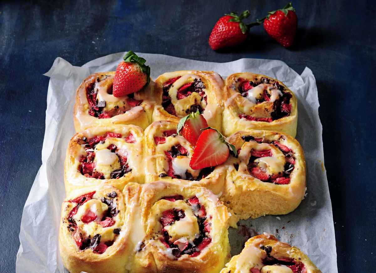 Zawijańce drożdżowe z truskawkami