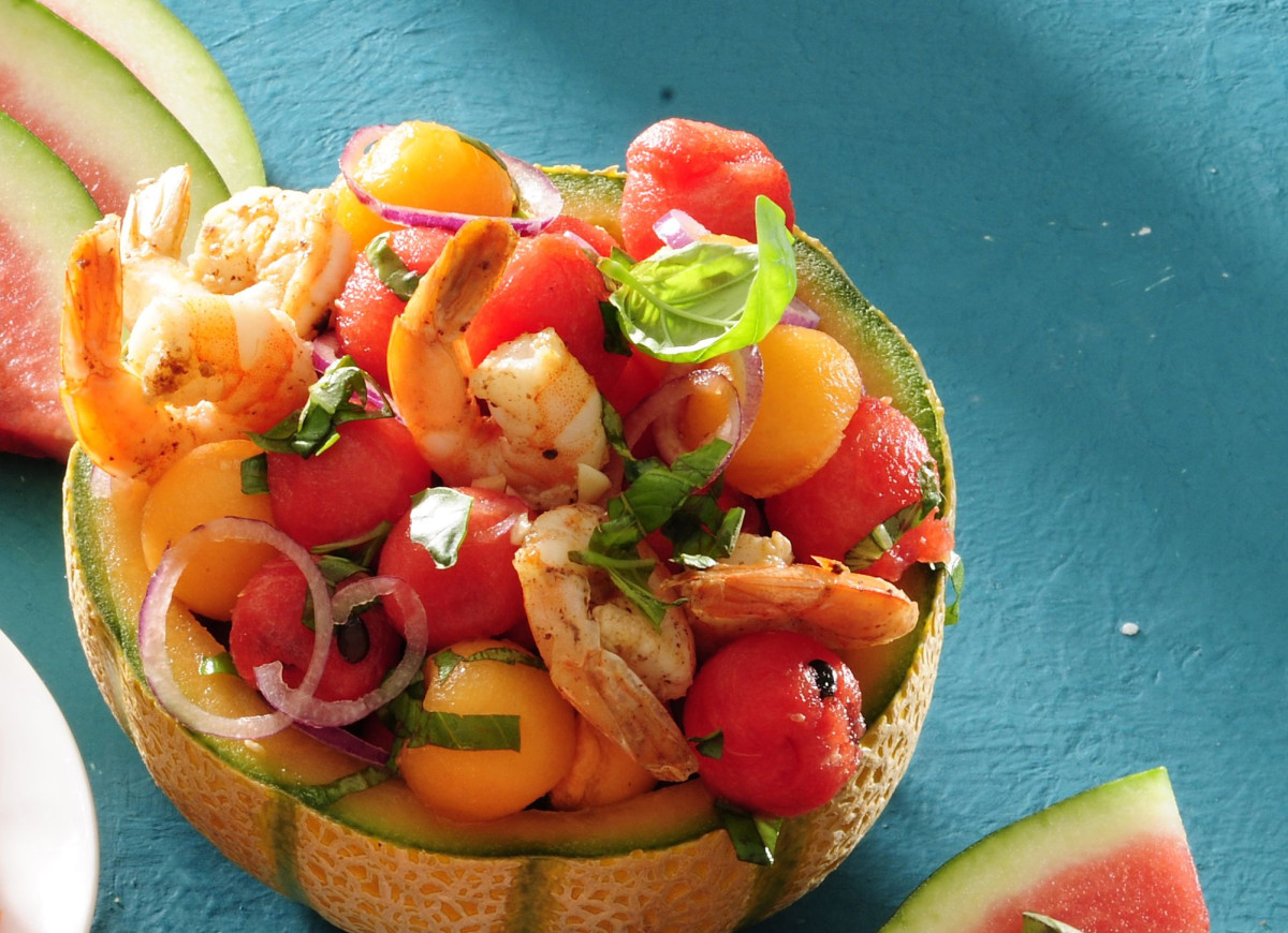 Sałatka z arbuzem, melonem i krewetkami