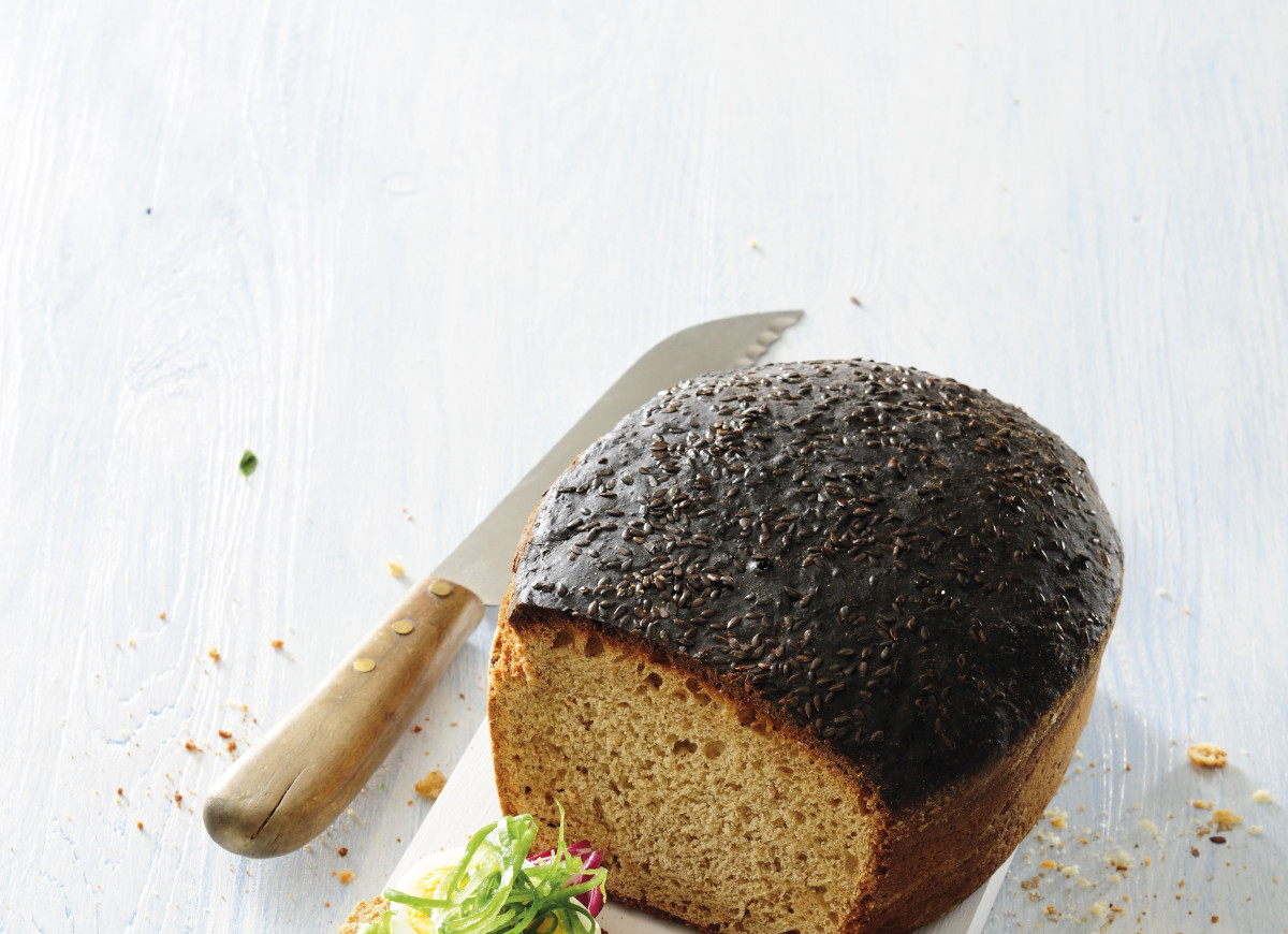 Domowy czarny chleb na piwie