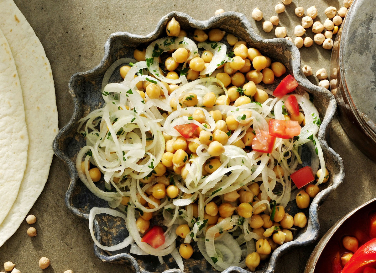 Sałatka libańska z ciecierzycą