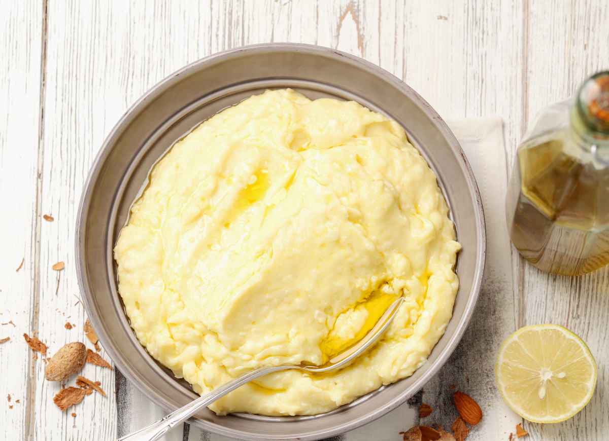 Skordalia z pieczywem i orzechami