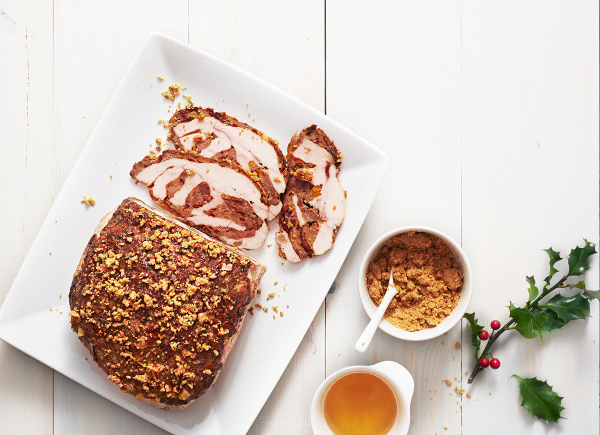 Pieczeń z indyka z orzechami