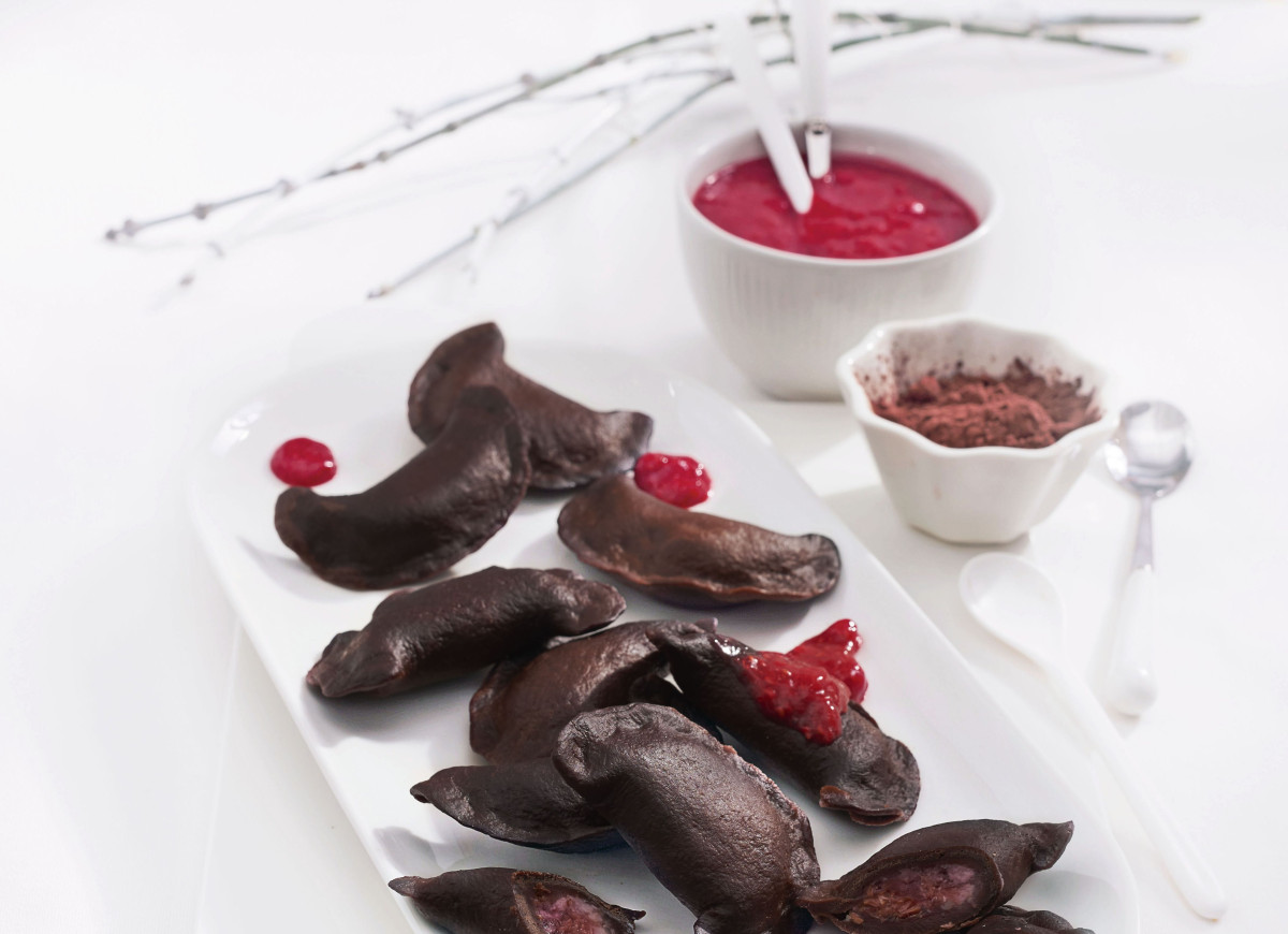 Pierogi czekoladowe z malinami