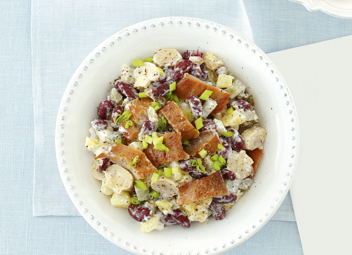 Sałatka śledziowa z czerwoną fasolą