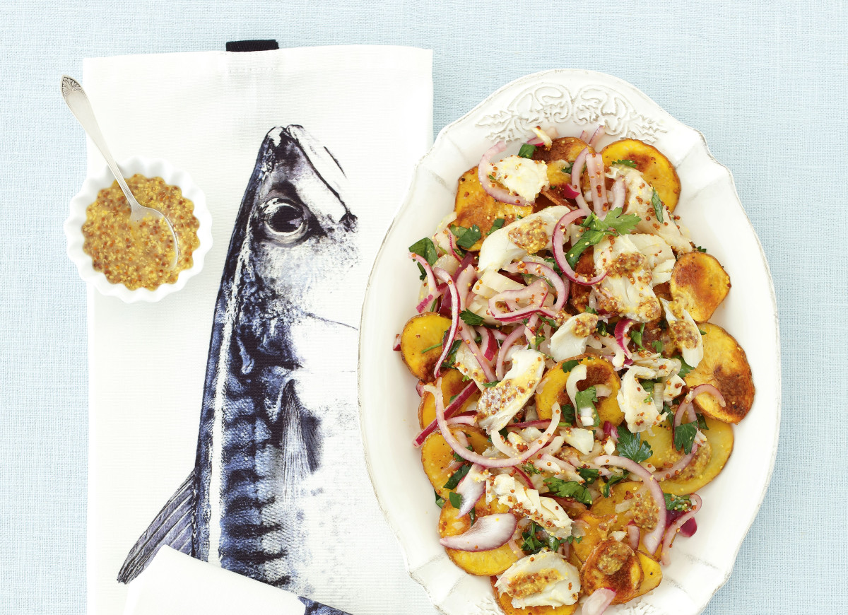 Sałatka ziemniaczana z wędzonym dorszem