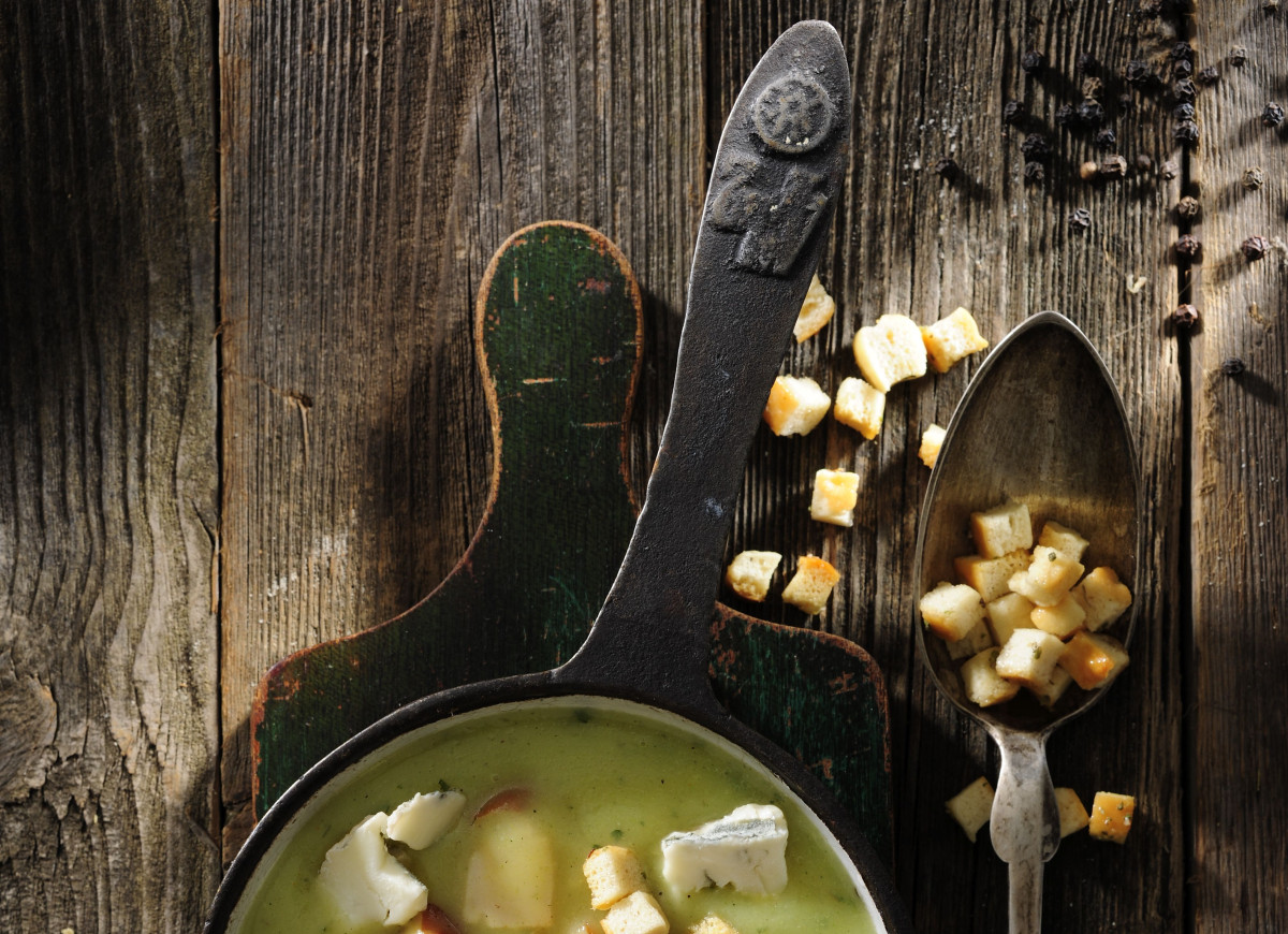 Zupa brokułowa z serem i słonecznikiem