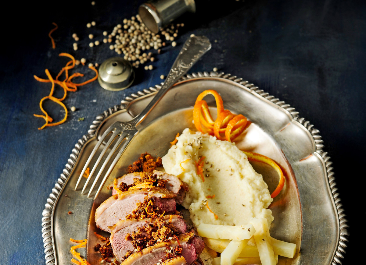 Kaczka pieczona z piernikową kruszonką