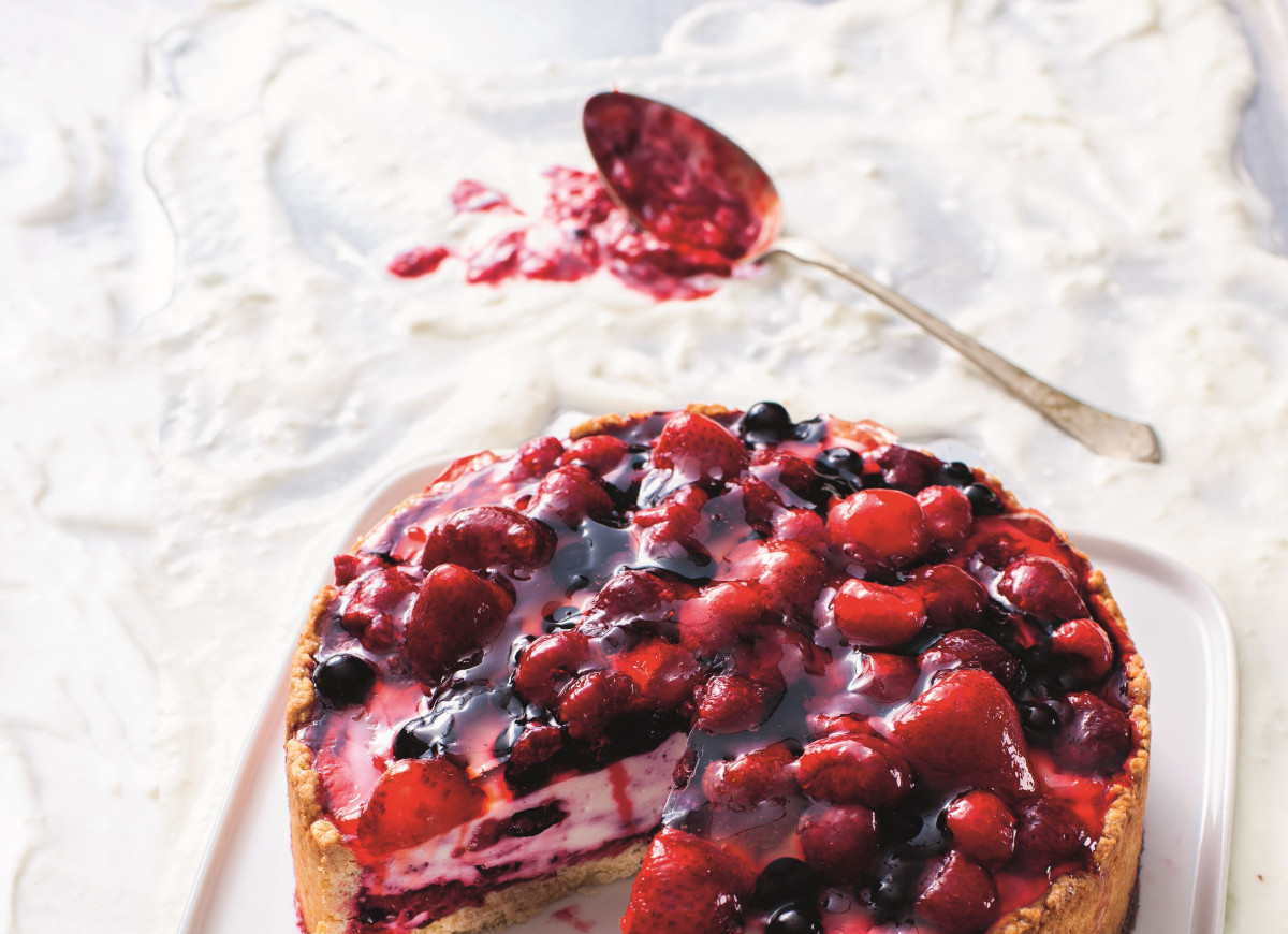 Lekki tort z owocami i galaretką