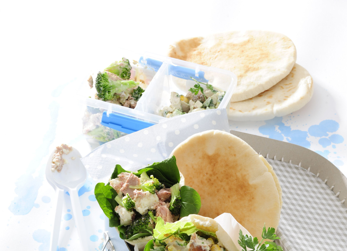 Pity z sałatką z kurczakiem