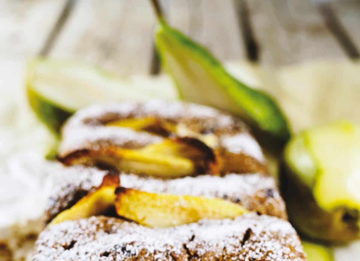 Śniadaniowe ciasto z oliwą i gruszką