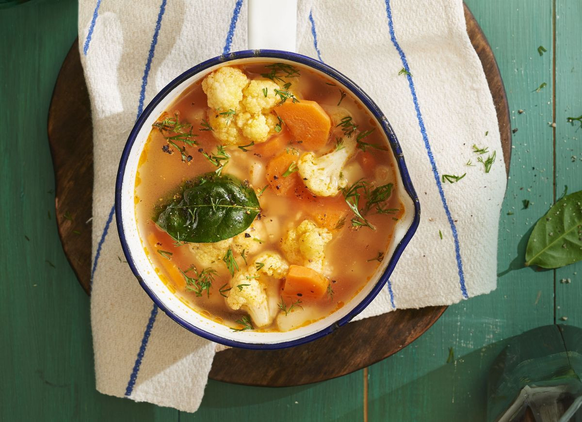 Zupa z młodych warzyw