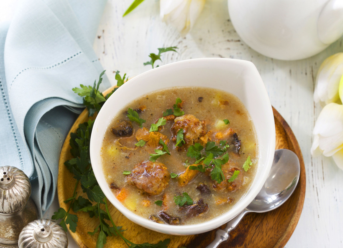 Barszcz grzybowy z pulpecikami mięsno-gryczanymi