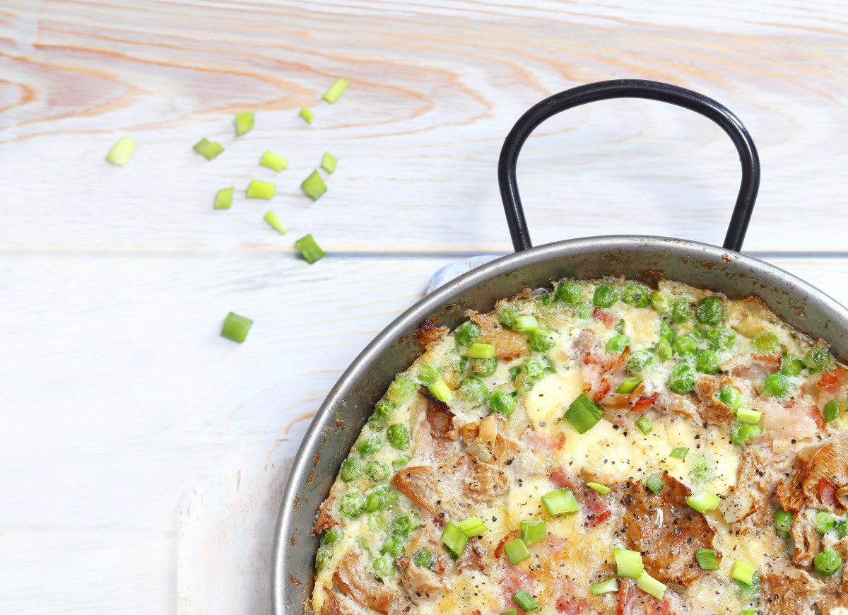 Frittata z boczkiem i groszkiem