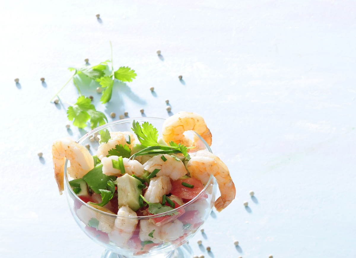 Krewetki z awokado i limonkowym sosem