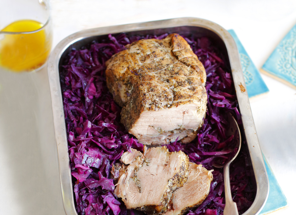 Łopatka pieczona na czerwonej kapuście