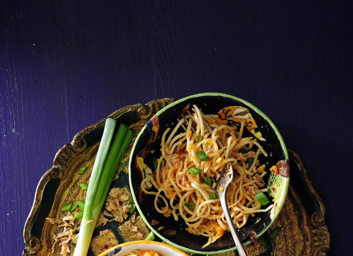 Makaron orientalny z sosem z curry