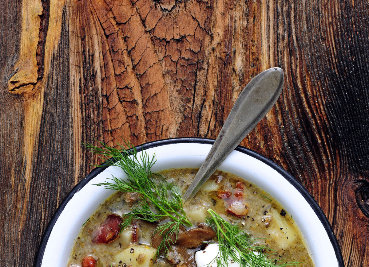 Mięsna zupa grzybowa