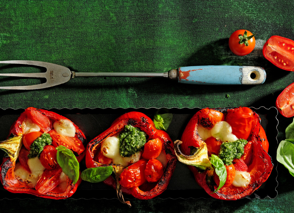 Papryka faszerowana pomidorkami i mozzarellą