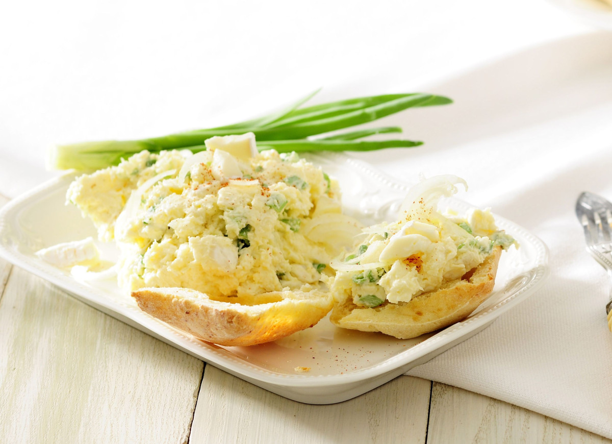 Pasta z sera camembert i bułeczki z białego sera