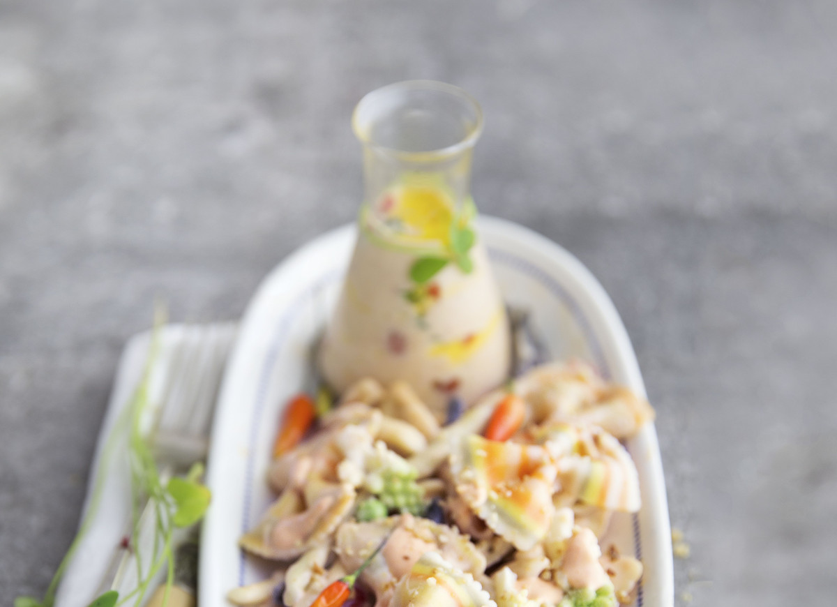 Sałatka makaronowa z sosem koktajlowym