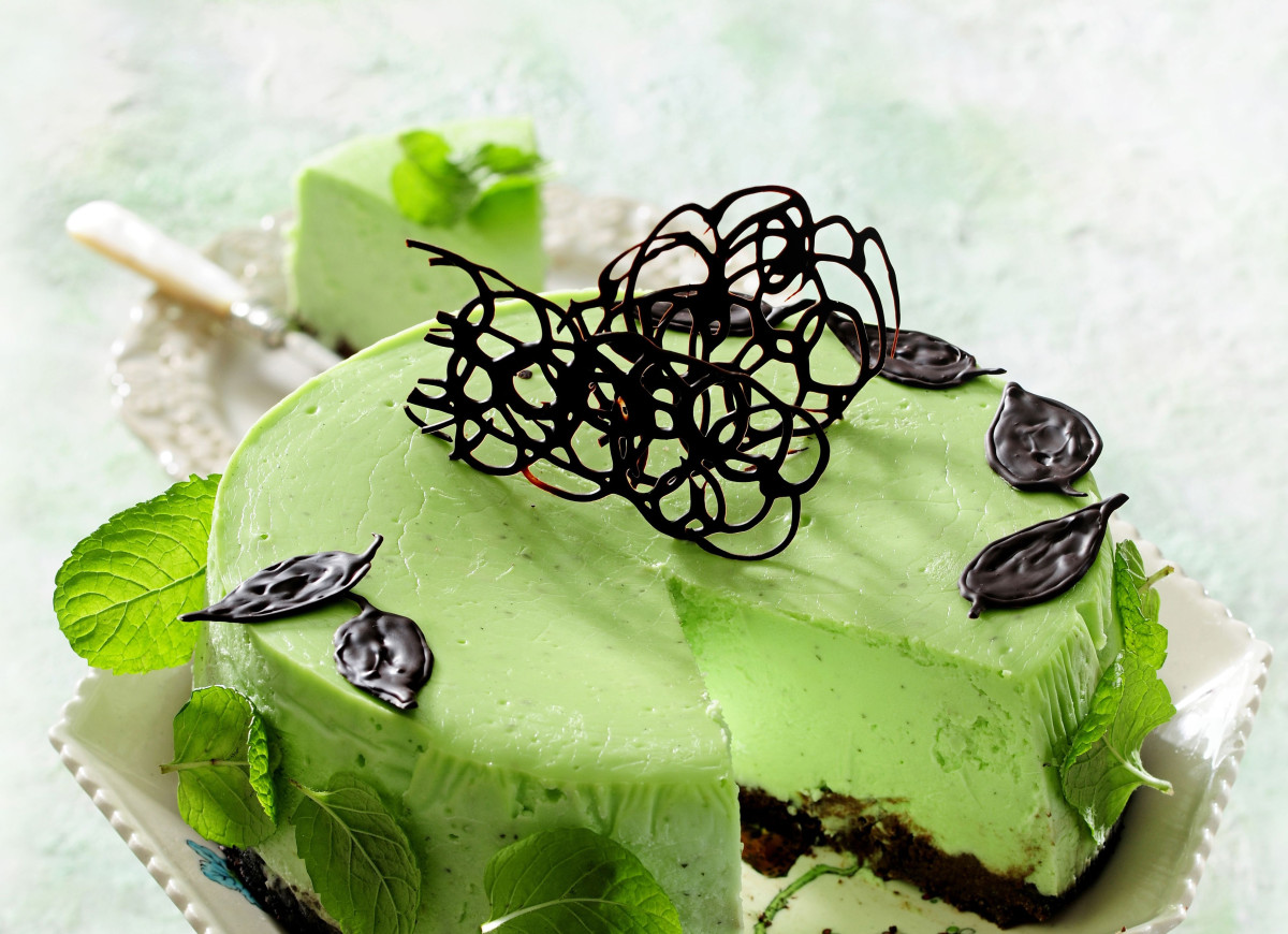 Sernik miętowy na czekoladowym spodzie