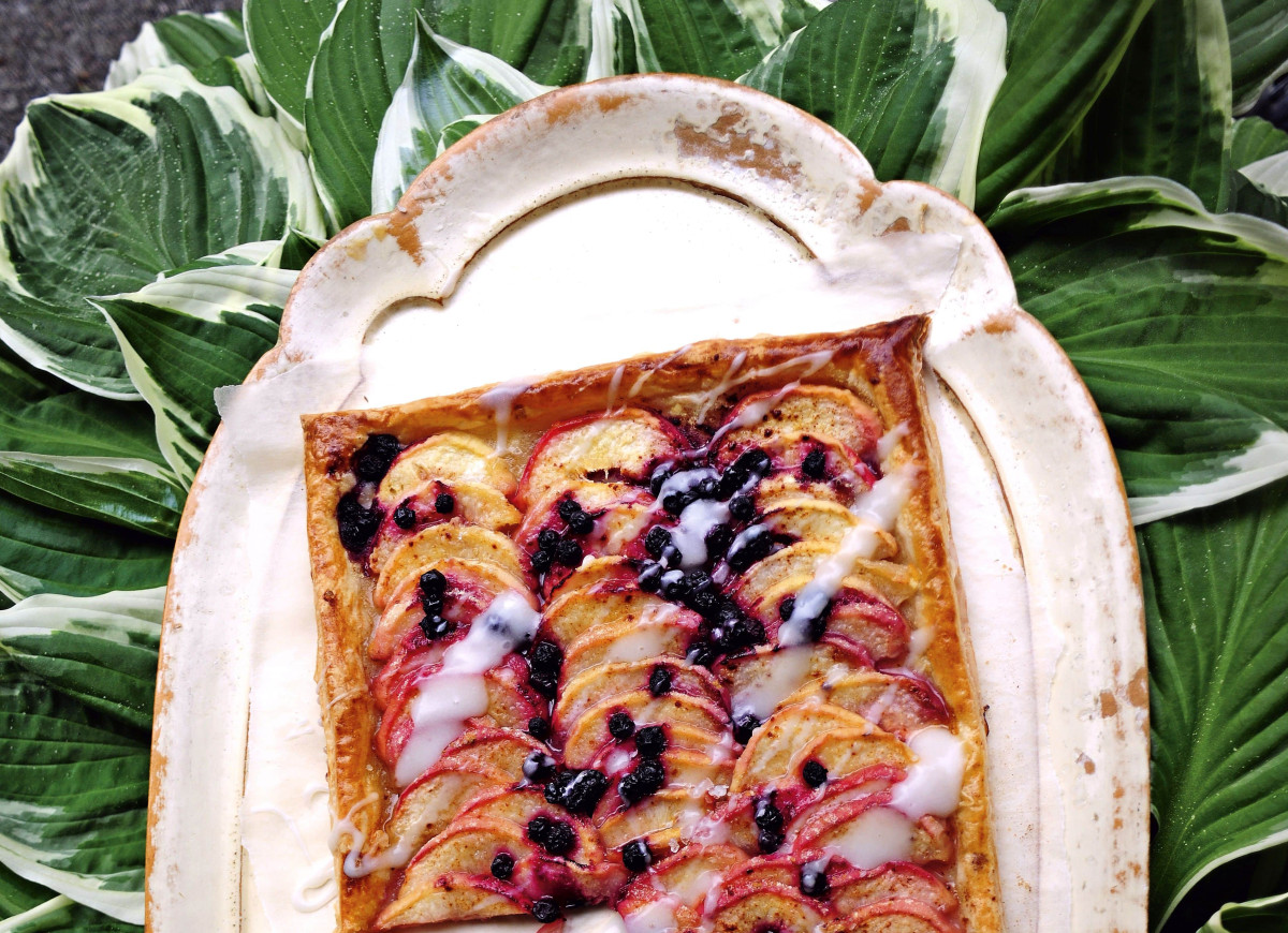 Tarta brzoskwiniowa z jagodami