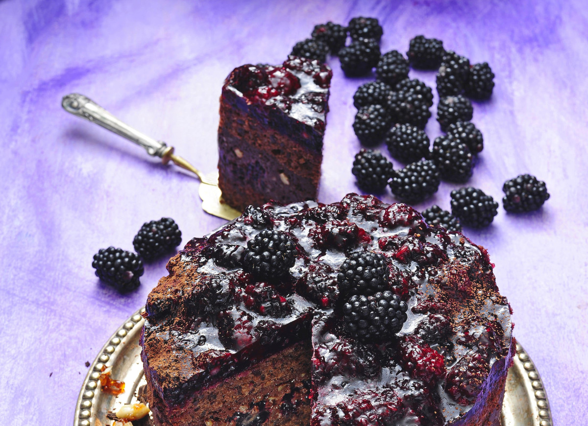 Tort jeżynowy z ganache