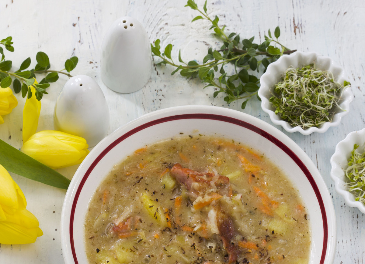 Żurek na żeberkach, z kiszoną kapustą