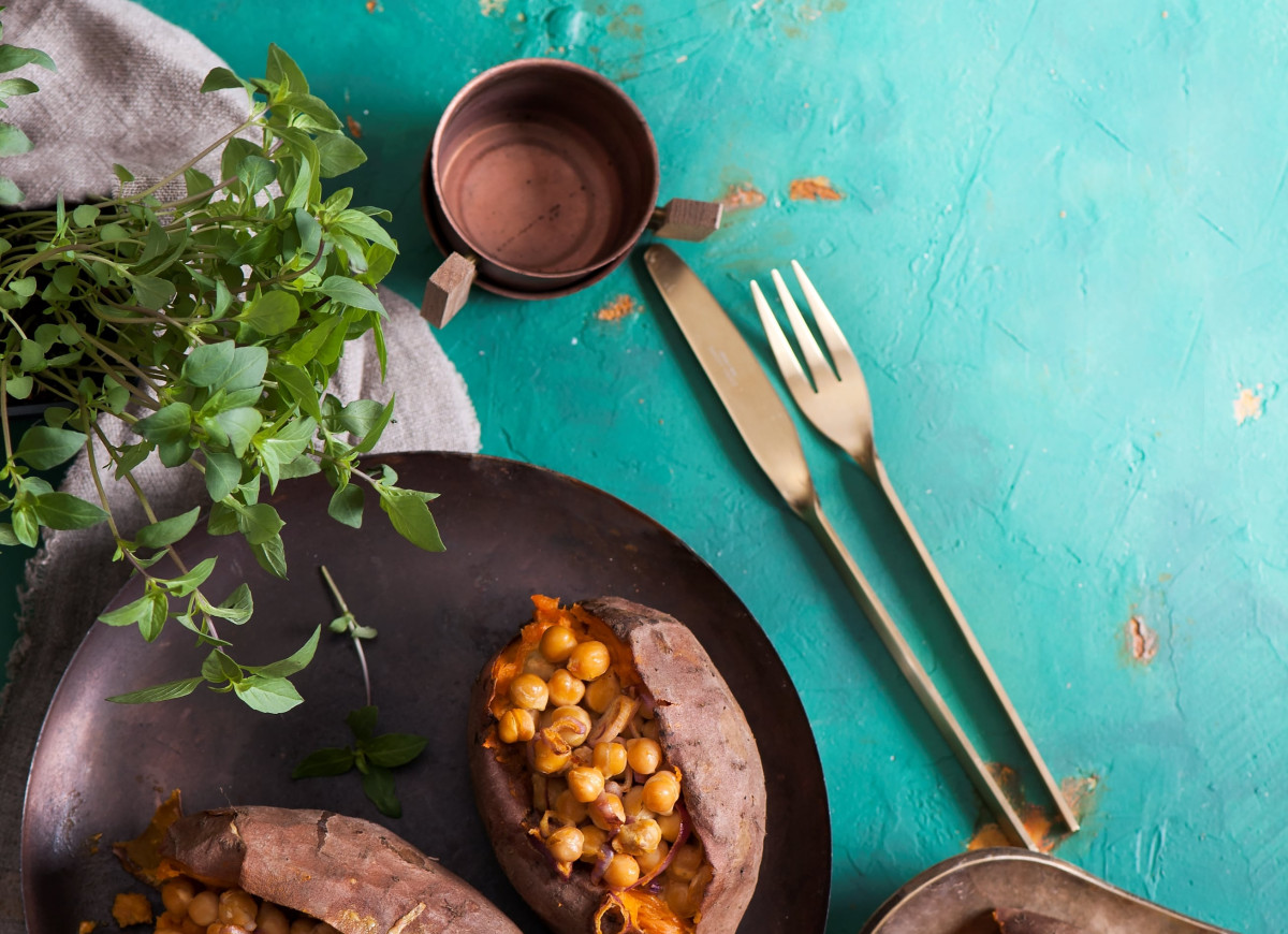 Słodkie ziemniaki z ciecierzycą