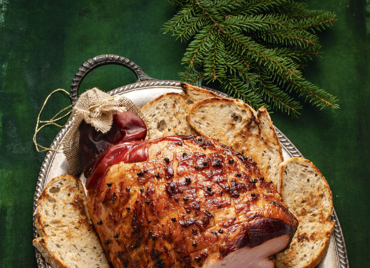 Pieczona szynka z kością