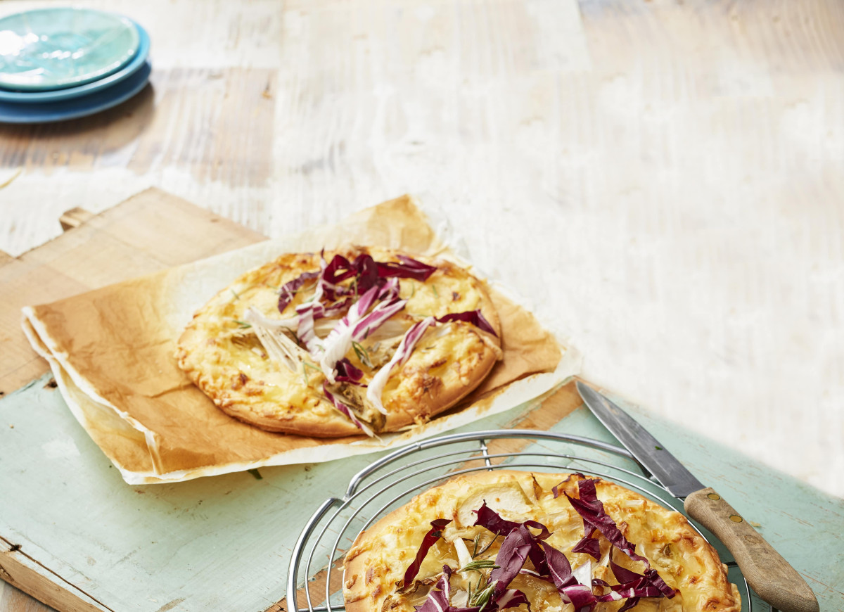 Pizza z cykorią i gruszkami