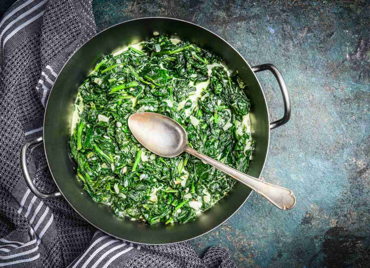 Szpinak z czosnkiem i śmietaną