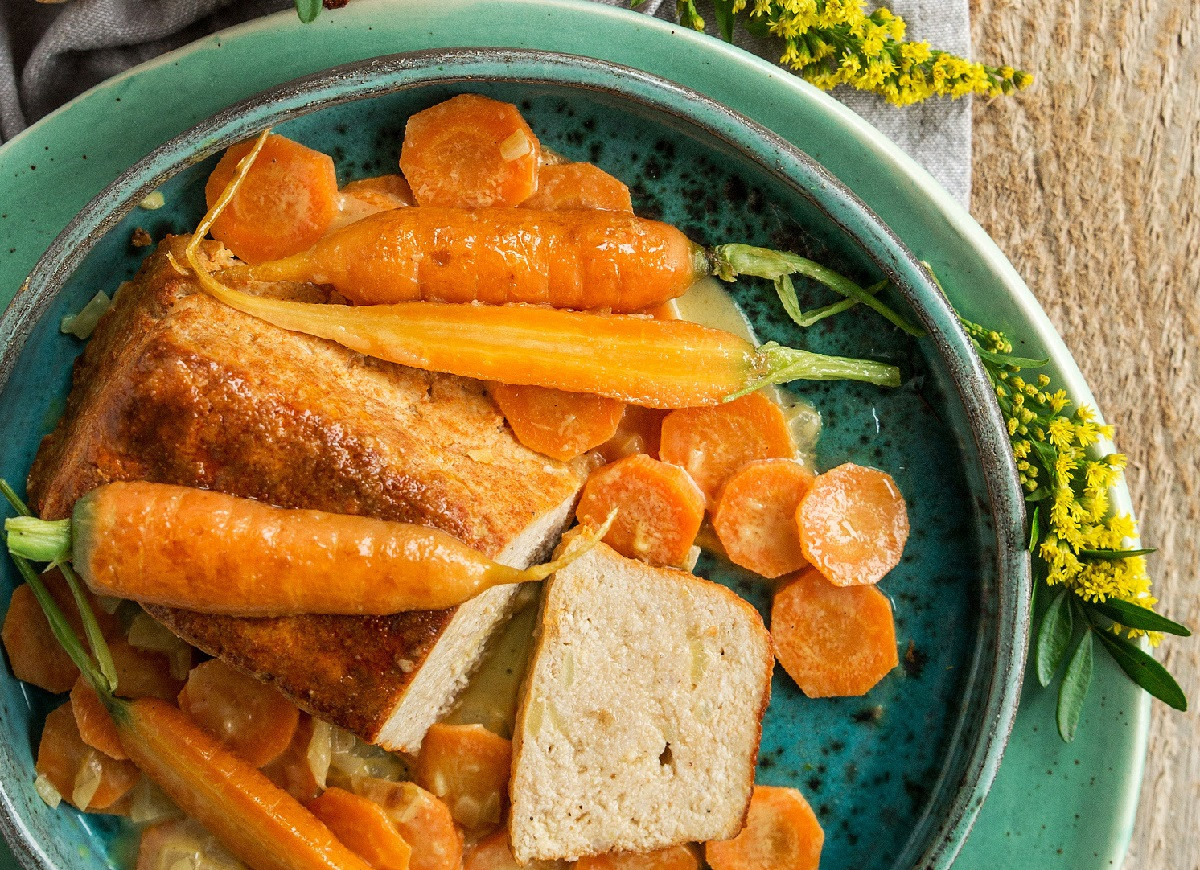 Pieczeń rzymska z chrzanową marchewką