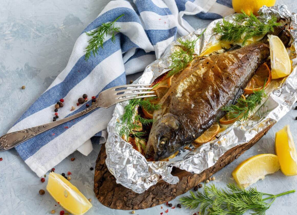 Pstrąg z piekarnika pieczony w folii
